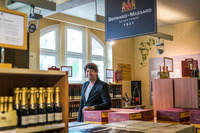 ワイナリーの「ベルナールマッサール」。リースリング種を用いた白ワインが並ぶ。Cave Benard Massard / 8 r. du Pont, 6773 Grevenmacher / Tel: +352 7505451