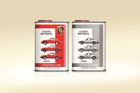 「ポルシェ クラシックモーターオイル」（左が20W-50、右が10W-60）。