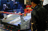 
	今年のルマンで2年連続の優勝を飾った「R8」。3.6リッターV8ターボエンジンを搭載する。
	 