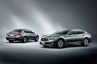 写真は「日産フーガ」。