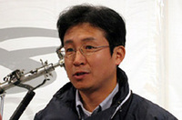 
	車両コンポーネント開発本部シャシー開発部、第1シャシー開発グループの小宮勝行主任
	 