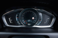 液晶表示のメーターパネル。表示パターンは、Elegance／Eco／Performanceの3種類から選べる。（写真をクリックすると、メーターの表示バリエーションが見られます）
    