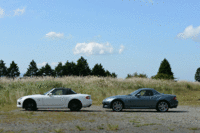 RHTが開くまでに要する時間は12秒。手動のソフトトップは慣れると数秒で開くことができる。（写真をクリックすると、屋根が開く様子の比較が見られます）