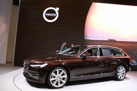 「ボルボV90」。SUV全盛の市場に、プレミアムなステーションワゴンで挑む。