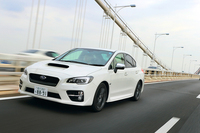 「WRX S4」の駆動システムは「レガシィ」や「レヴォーグ」などにも採用される「VTD-AWD」。通常は前軸：後軸＝45：55の比率で駆動力を配分し、状況に応じてこの比率を可変制御する。