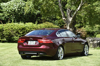 ジャガーの新型スポーツセダン「XE」。同社がDセグメント市場に新型車を投入するのは、2001年にデビューした「Xタイプ」以来のこととなる。