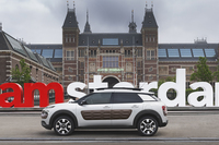 車名では「C4」を名乗るが、プラットフォームは「C3」や「プジョー2008」と同じ、PSAのPF1（プラットフォーム1）を延長して用いている。