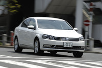 「パサート」シリーズからは、セダンの上級グレード「ハイライン」を選択。