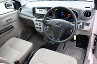 インテリアの様子。一部グレードのインストゥルメントパネルは、ごらんのようなツートンカラーになる。