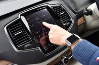 ナビゲーションシステムやオーディオなどだけでなく、運転支援システムの設定もダッシュボードのタッチスクリーンで操作する。