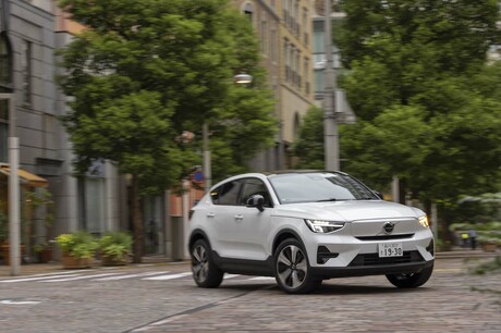 着々と電動化の歩みを進めるボルボは、すでに日本でも「C40リチャージ」と「XC40リチャージ」の2車種の電気...