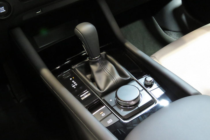 マツダ3セダン（インテリア）