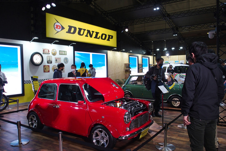 165/55VR12サイズの「ダンロップSP SPORT R7」が装着された1993年の「ローバー・ミニクーパー1.3」。