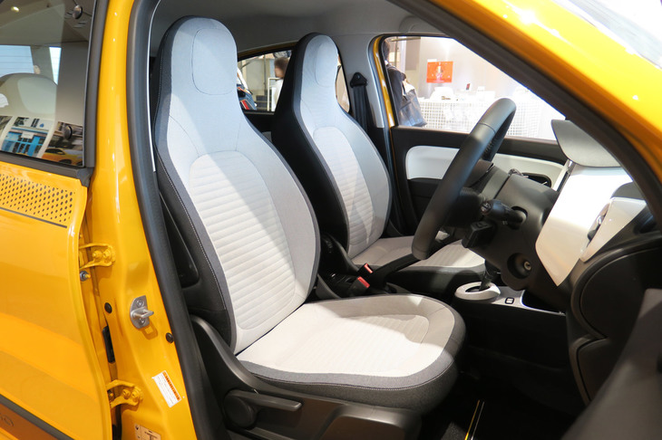 ルノー・トゥインゴEDC（フロントシート）