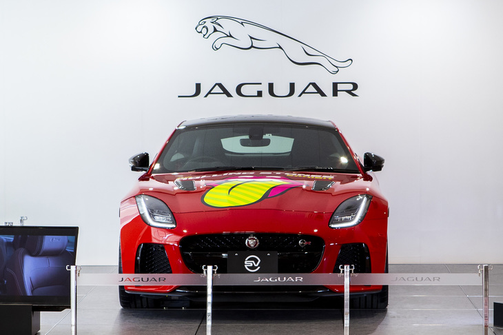 ジャガーFタイプSVRクーペ