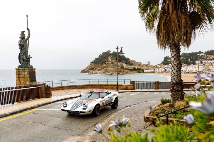 晴れてれば絵はがきみたいな景色だったのになあ。