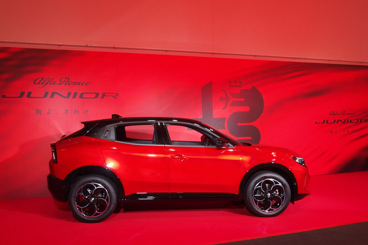 アルファ・ロメオ・ジュニア（サイドビュー）