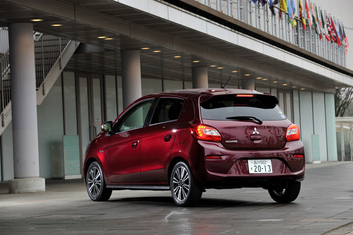 2012年8月に発売された現行型「三菱ミラージュ」。タイで生産される輸入車となる。