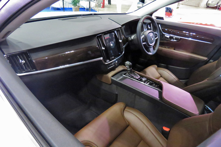 ボルボV90 90thアニバーサリーエディション