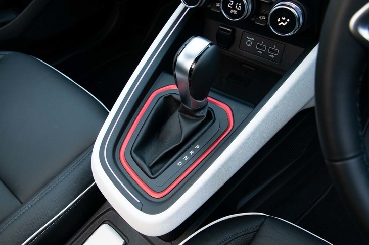 変速機は7段のデュアルクラッチ式AT「7EDC」。先代モデルよりも1段増えるとともにクラッチが乾式から湿式に変更された。