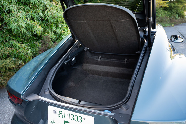 荷室の容量は509リッター（ウエット計測）。開口部は縦に長いが、フェンダー部分がえぐられているため、見た目よりもずっとたくさん積める。