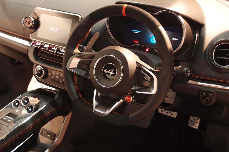 アルピーヌA110S（ヘリテージカラー採用車のコックピット周辺部）