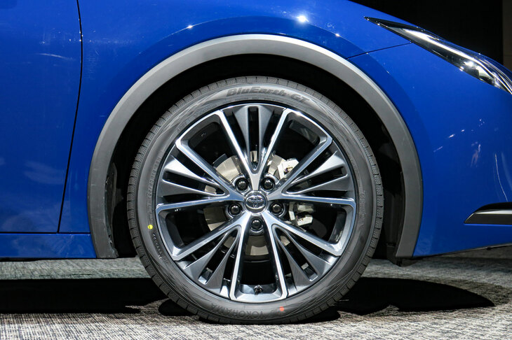 トヨタ・プリウス2.0L HEVプロトタイプ（タイヤ＆ホイール）