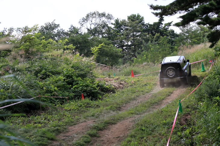 新型「ディフェンダー」のオフローダーとしての高い資質は、普段使いでも恩恵が感じられるはずだ。