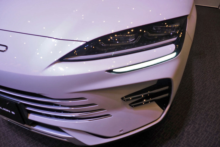 BYDシーライオン6（ヘッドランプ）