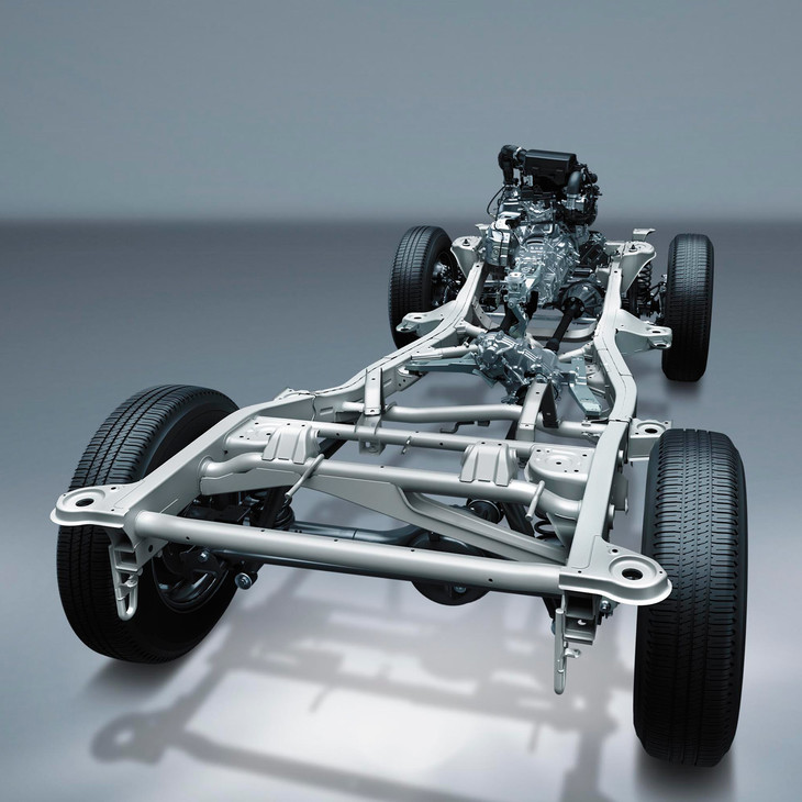 「オフロード性能が第一」というキャラクターは、従来モデルから変わりなし。強固なラダーフレームや、リジッド式の前後サスペンション、エンジン縦置き・FRベースの駆動レイアウト、副変速機付きのパートタイム4WDなどといった“伝統”は、新型にも受け継がれている。