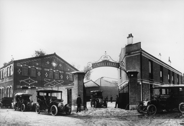 ビヤンクールに建てられたルノー・フレールの工場。自動車需要の増加にともない、その規模は拡大していった。