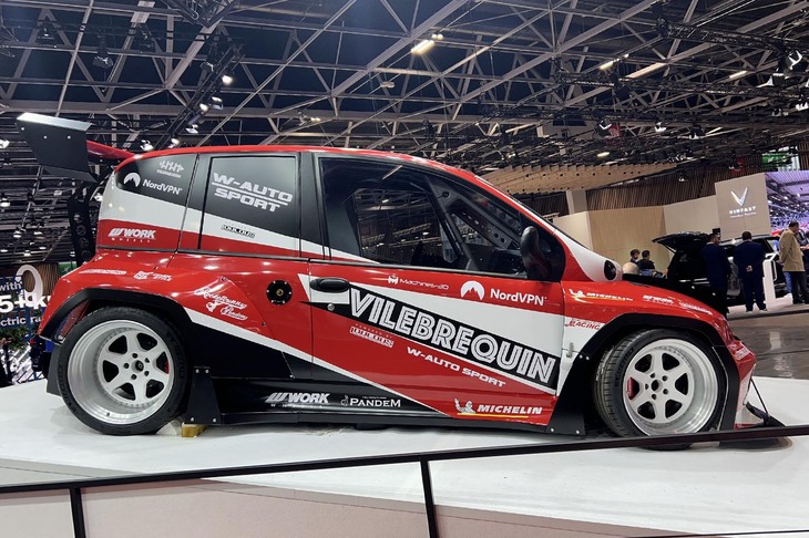 「フィアット・ムルティプラ」の皮をかぶった、最高出力1000PSを誇るレーシングマシン「フィアット1000tipla」。