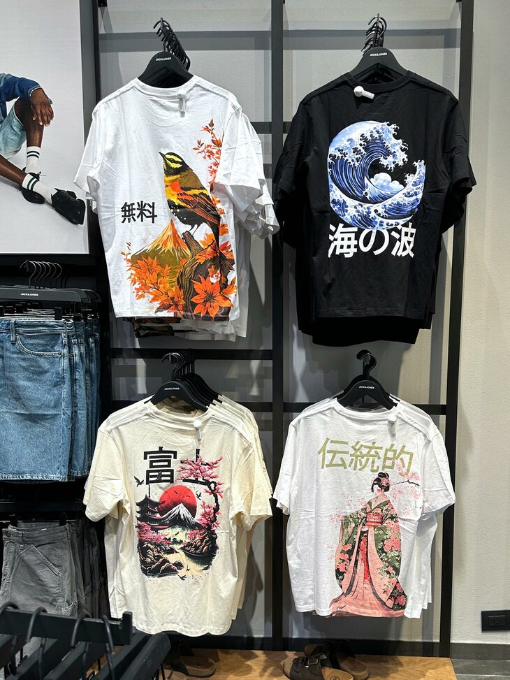 ジャック＆ジョーンズのTシャツ各種。「無料」はfreeあたりを誤訳したか。2025年。