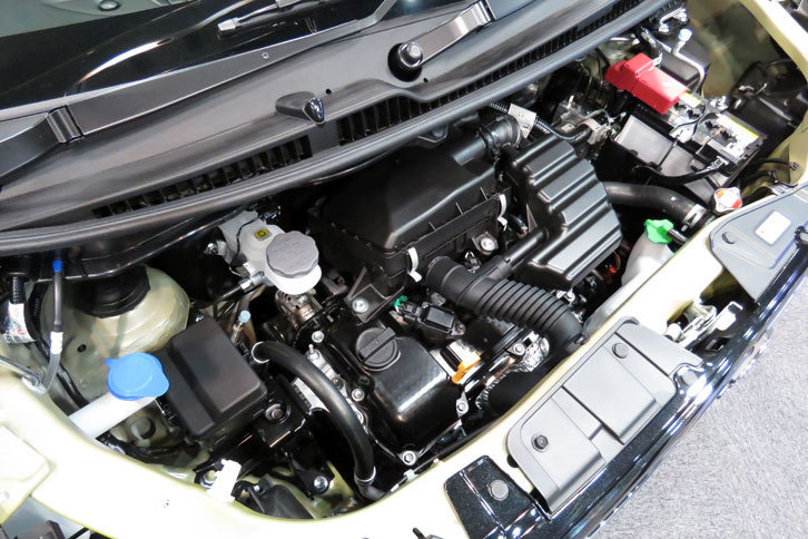 「ワゴンR ハイブリッドFX」のエンジン。「S-エネチャージ」をベースとしたマイルドハイブリッドシステムが搭載される。