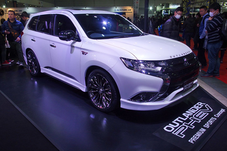 三菱アウトランダーPHEV プレミアム スポーツ コンセプト