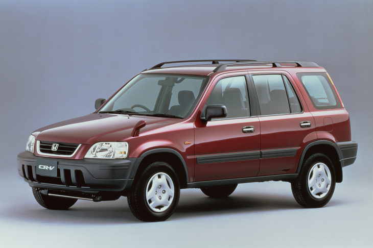 ホンダCR-V
	1995年にホンダが提唱する「クリエイティブ・ムーバー」シリーズの第2弾として初代モデル（写真）が登場（同第1弾は初代「オデッセイ」）。前・後席間でのウオークスルーを成立させるため、全車コラム式の4段ATやスティック式のサイドブレーキなど、ユニークなシステムが採用された。