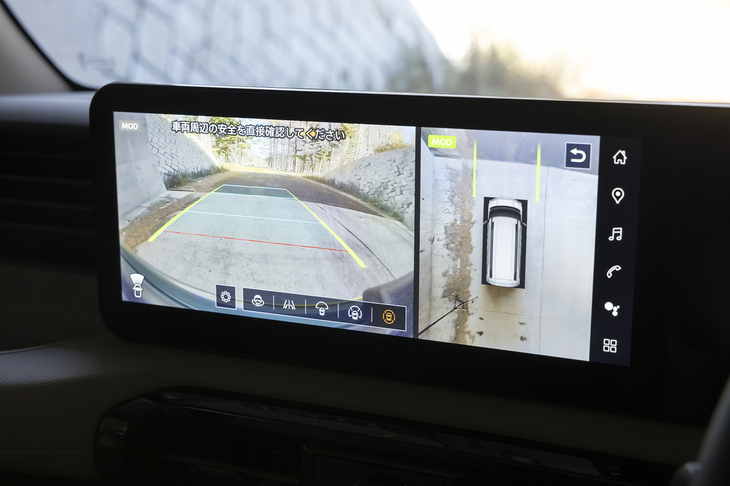 3D表示ができるマルチアラウンドモニターは三菱自動車としては初採用。見通しの悪い交差点の合流などで役立つワイド映像が便利だ。