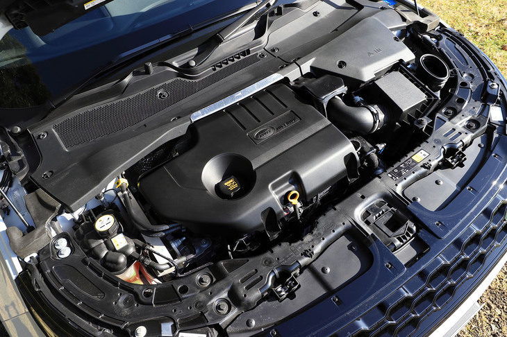 最高出力180PS、最大トルク430N・mを発生する2リッターディーゼルターボエンジン。燃費はWLTCモード計測で12.8km/リッターとなっている。