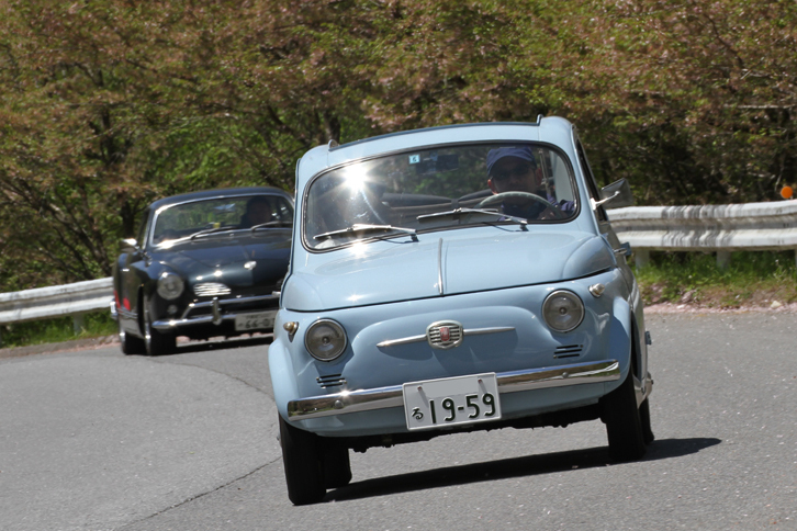 こちらは1959年「フィアット・ヌオーバ500」と66年「フォルクスワーゲン・カルマンギア」。