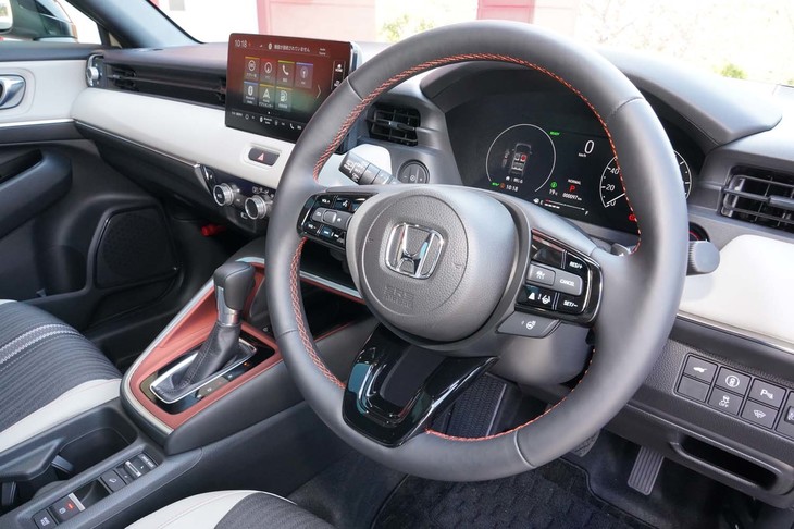 ホンダ・ヴェゼルe：HEV PLaY（ステアリングホイール）