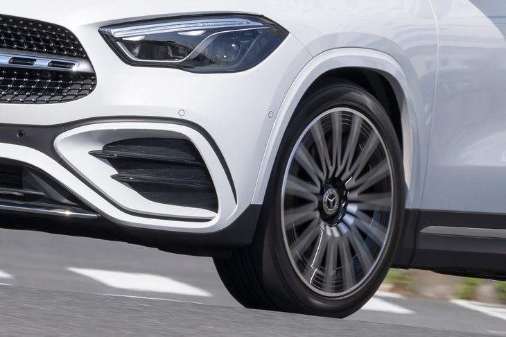 タイヤまわりから生じるノイズには、細かな振動によって生じるロードノイズ、トレッド内の空気が圧縮・放出されることで生じるパターンノイズなど、いくつかの種類があるのだが、そのどれに注意を払ってみても、「LX100」はしっかりと音を抑え込んでいた。