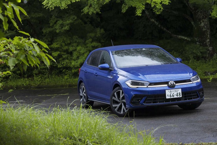 2022年6月23日に発売された「フォルクスワーゲン・ポロ」のマイナーチェンジモデル。試乗車は最上級グレードの「TSI Rライン」。