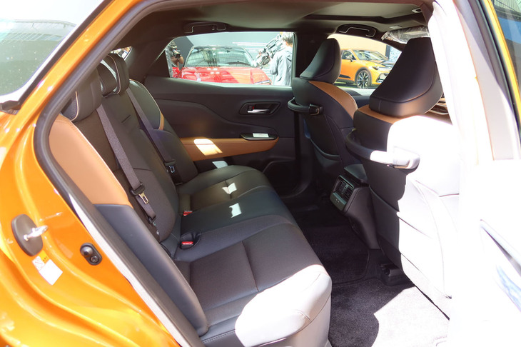 トヨタ・クラウン クロスオーバー（リアシート）