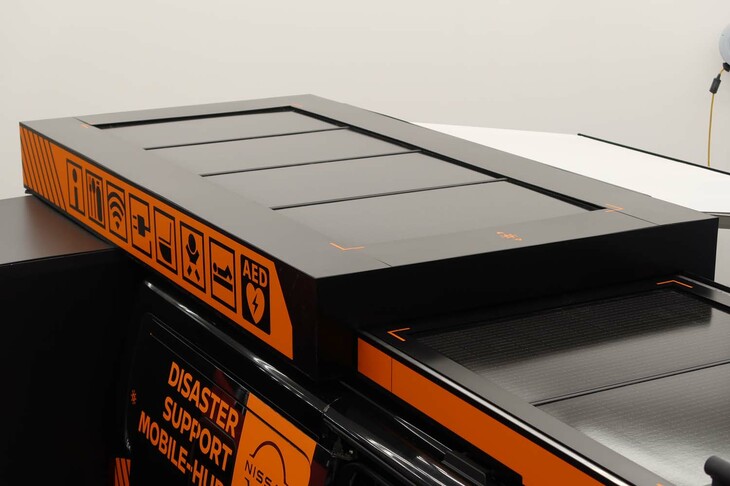 Disaster Support Mobile-Hub（太陽光ソーラーパネル）