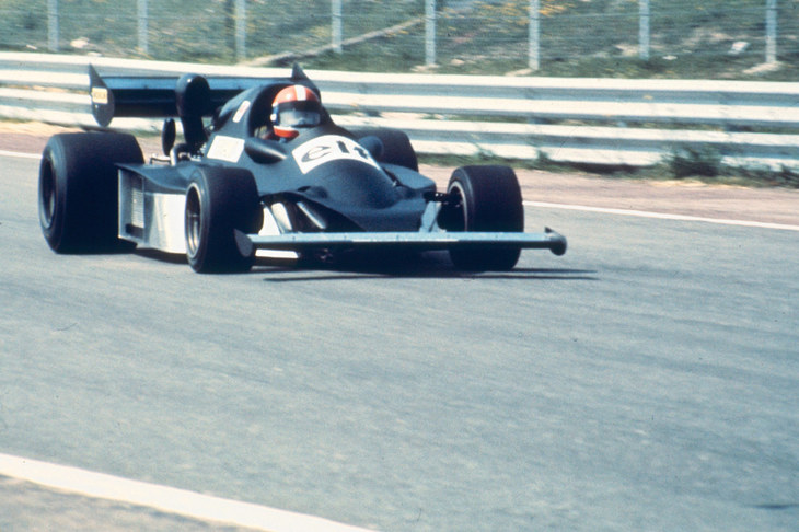 F1参戦のために開発されたレーシングカーのプロトタイプ「アルピーヌ・ルノーA500」。1976年の写真である。