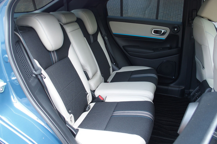 ホンダ・ヴェゼルe：HEV Z PLaYパッケージ（リアシート）