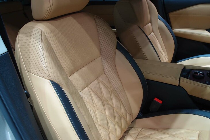 日産エクストレイルG e-4ORCE（フロントシート）