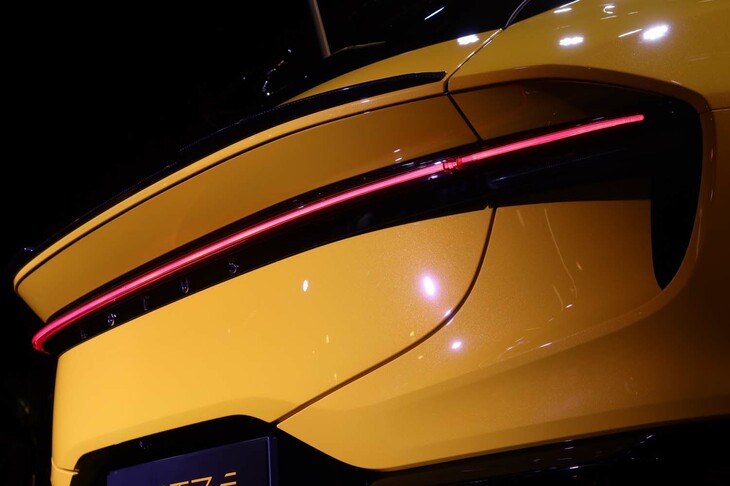 ロータス・エレトレR（リアランプ）