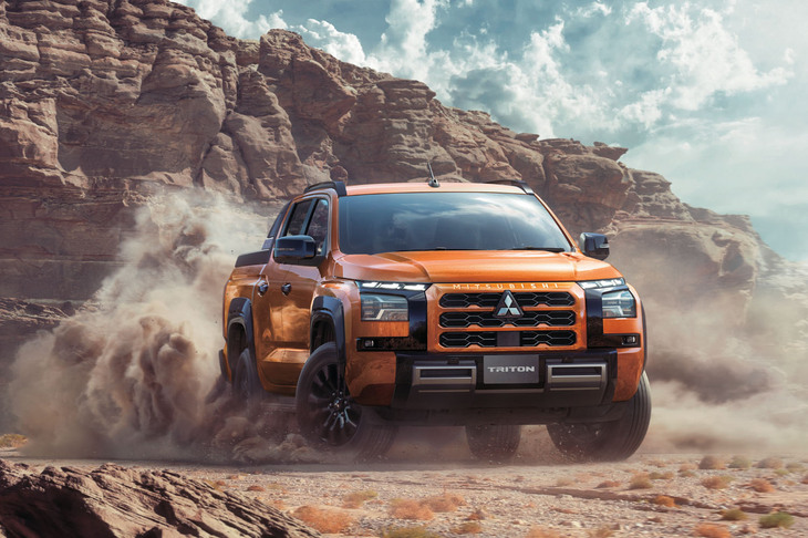 トライトンの4WDシステムは機械式パートタイム式とフルタイム式の切り替えが可能。トランスファーの設定に応じて切り替えられるドライブモードセレクターも付いている。