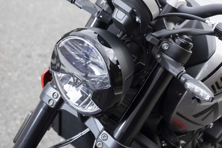 ヘッドランプをはじめ、灯火類はすべてLED化されている。